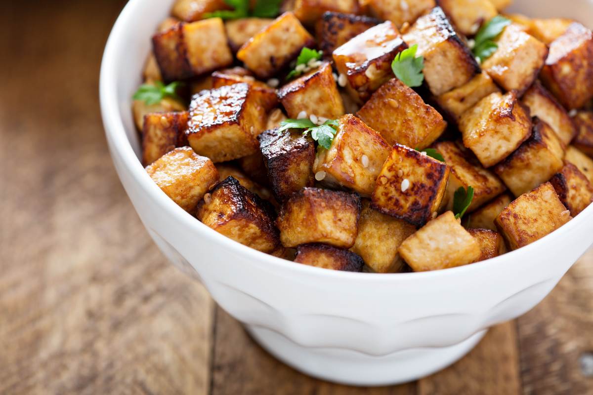 Dés de tofu sautés au sésame