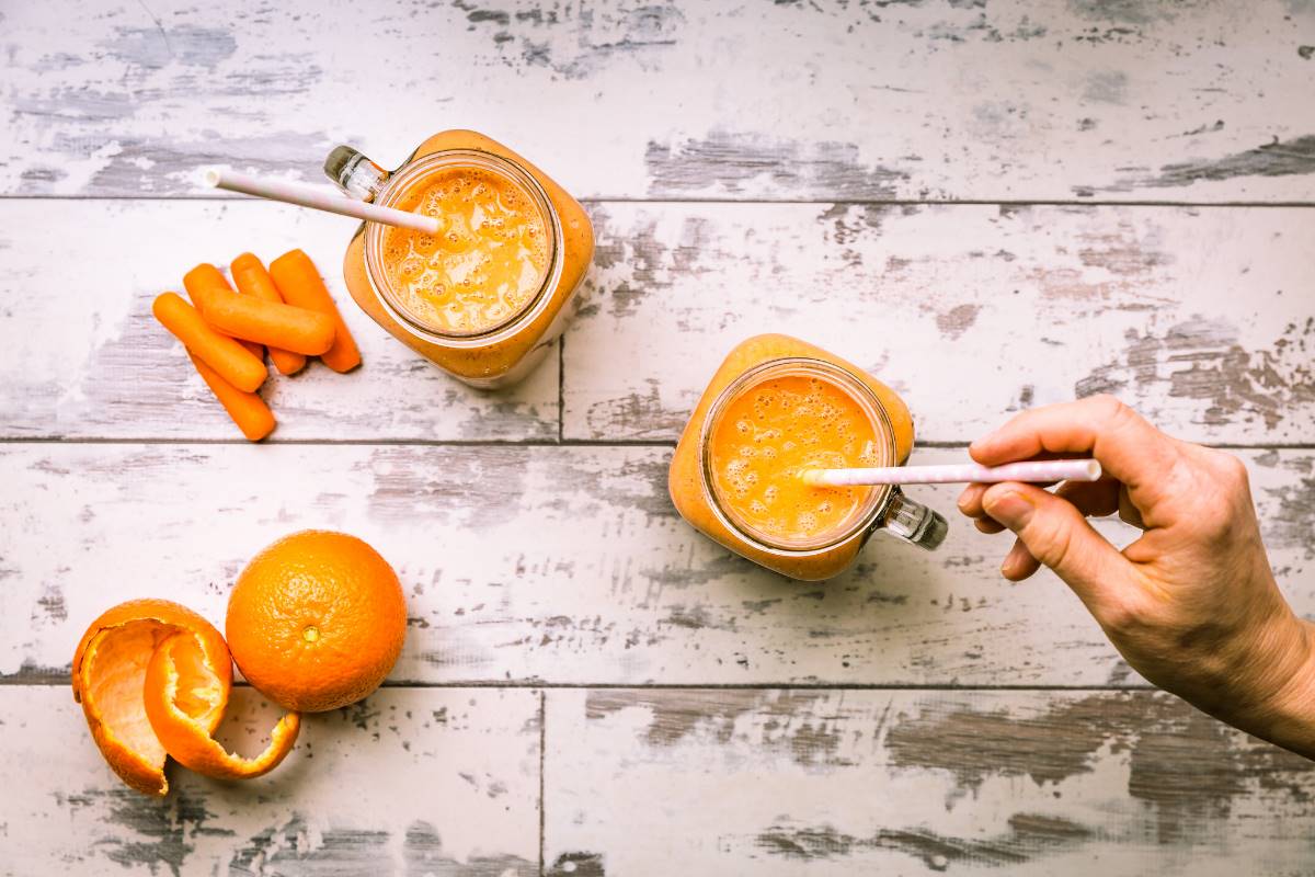 Jus healthy detox énergisant aux carottes et oranges