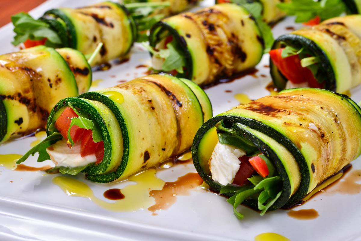 Rolls de courgette à la mozzarella et tomate