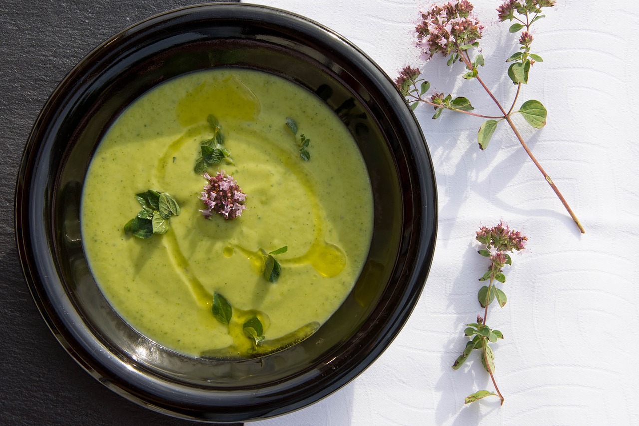 Soupe légère aux courgettes et à la vache qui rit