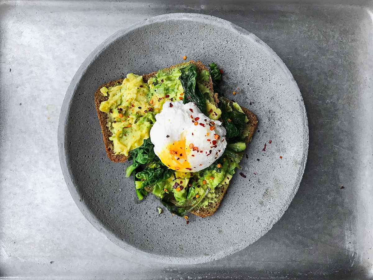 Tartine à l'avocat et aux épinards