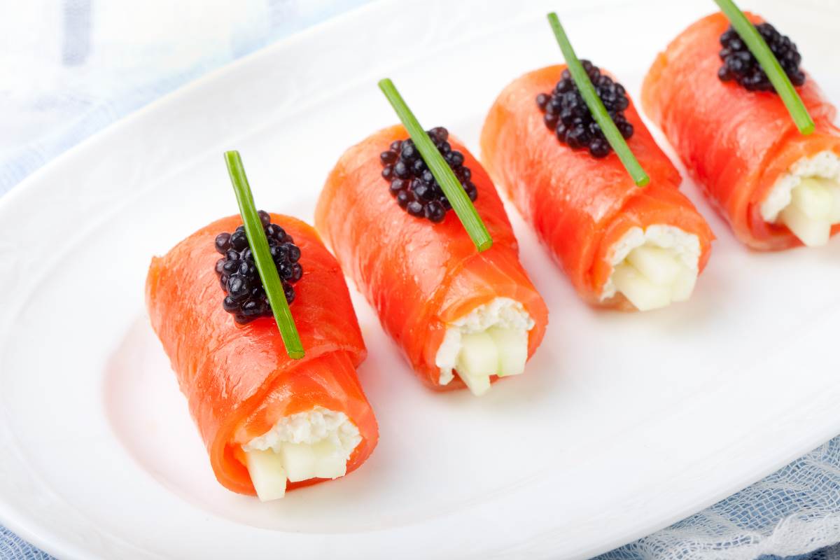 Rouleaux light de saumon au fromage frais et concombre