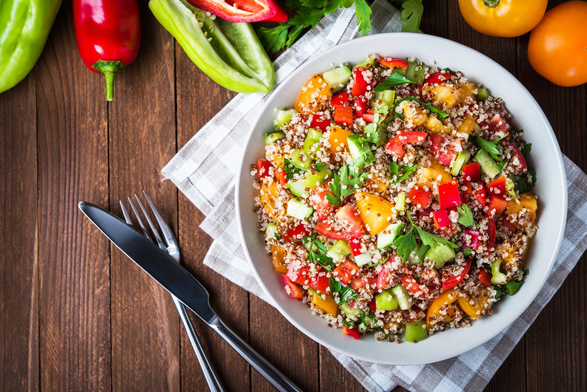 salade-quinoa-tomates-concombre-poivrons