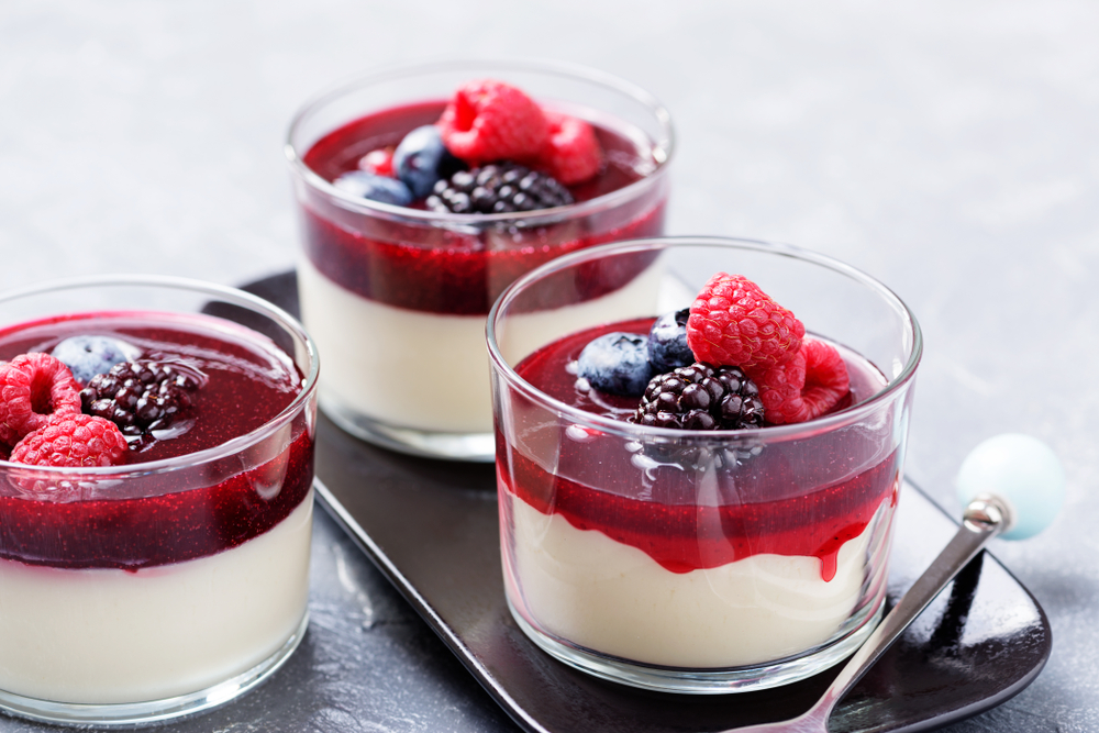 Panna cotta healthy à la vanille et fruits rouges - Des recettes ...