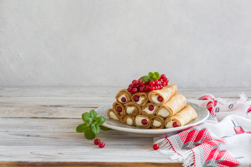 Crêpes roulées au mascarpone et aux groseilles