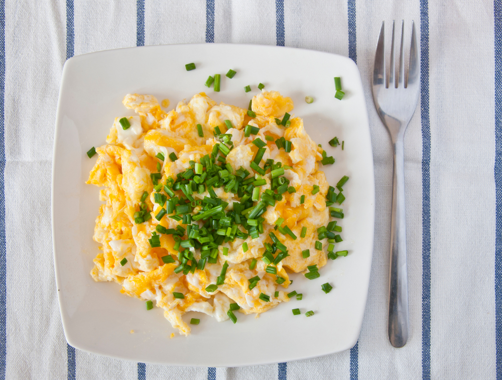 Oeufs brouillés à la ciboulette