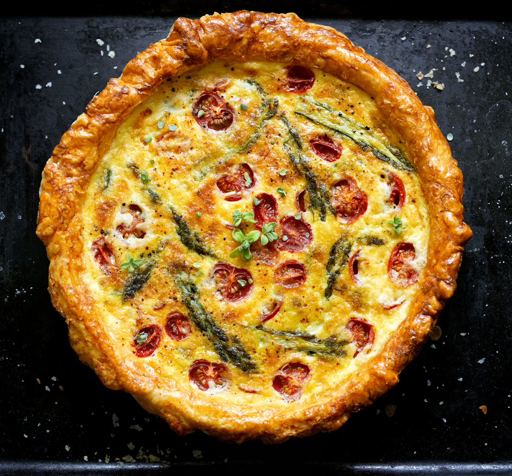 Quiches aux asperges et tomates-cerises