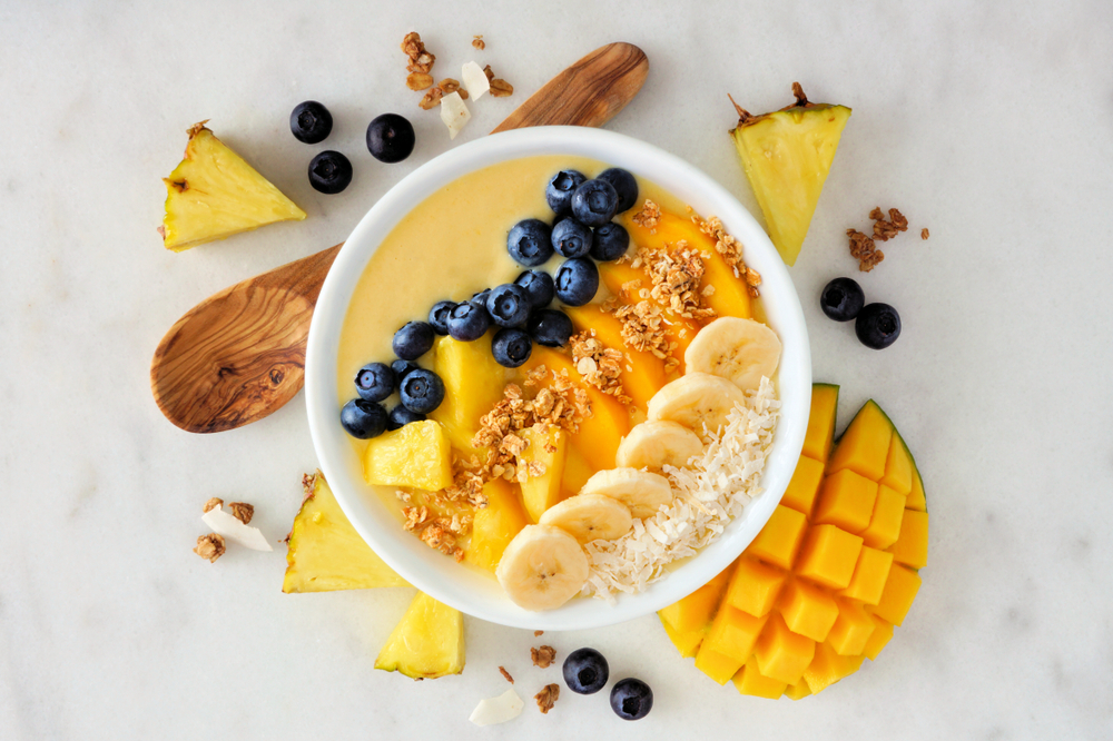 Smoothie bowl à la mangue et ananas - Des recettes healthy saines et faciles