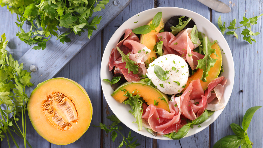 Salade healthy melon, jambon et burrata